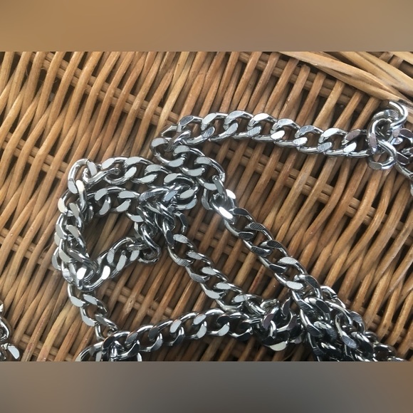 SUBDUED Italian brand silver chain small crossbody - Picture 6 of 10